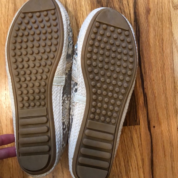 Cute sequin never worn shoes - Picture 5 of 7